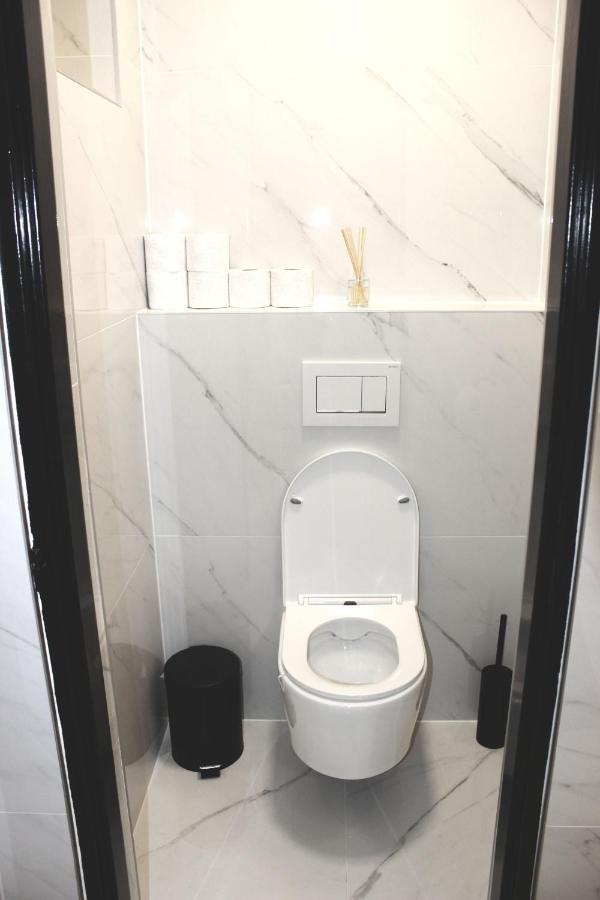 Krasny Priestranny Slnecny Apartman V Centre Mesta Trenčín エクステリア 写真