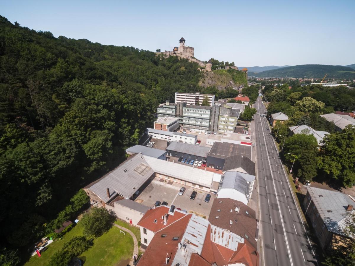 Krasny Priestranny Slnecny Apartman V Centre Mesta Trenčín エクステリア 写真